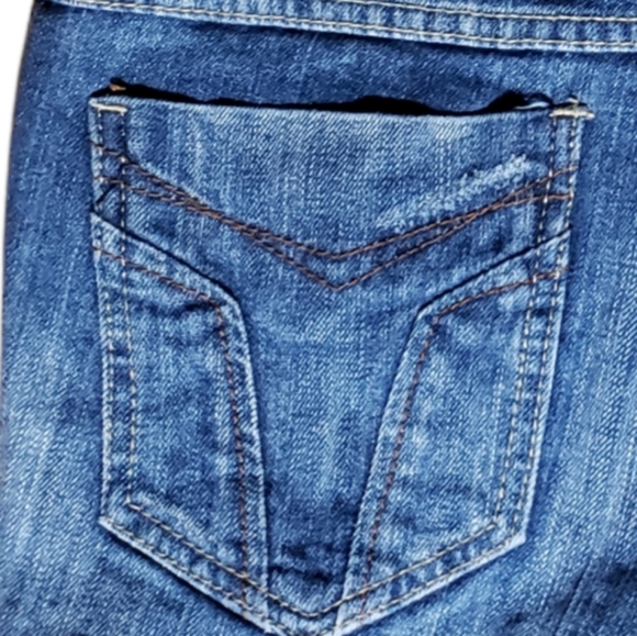 Miley size 9 low riders 5 pocket  jean shorts. - Picture 3 of 4